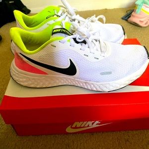 Comfortable , light weight, high quality sport shoes in size 6.5 US